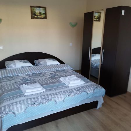 Guest Rooms Mihaylovi Pavel Banya Bagian luar foto