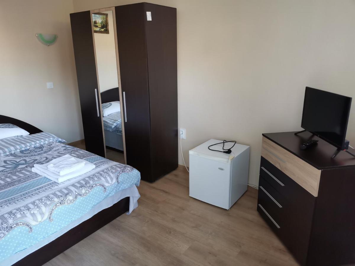 Guest Rooms Mihaylovi Pavel Banya Bagian luar foto
